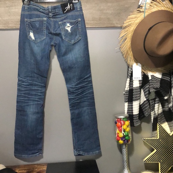 Distressed crop capri jeans - Picture 8 of 9